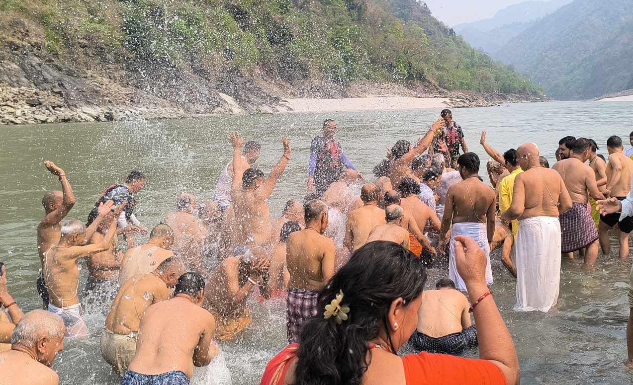 Over 200 thousand devotees throng Maha Kumbha Mela at Barahakshetra