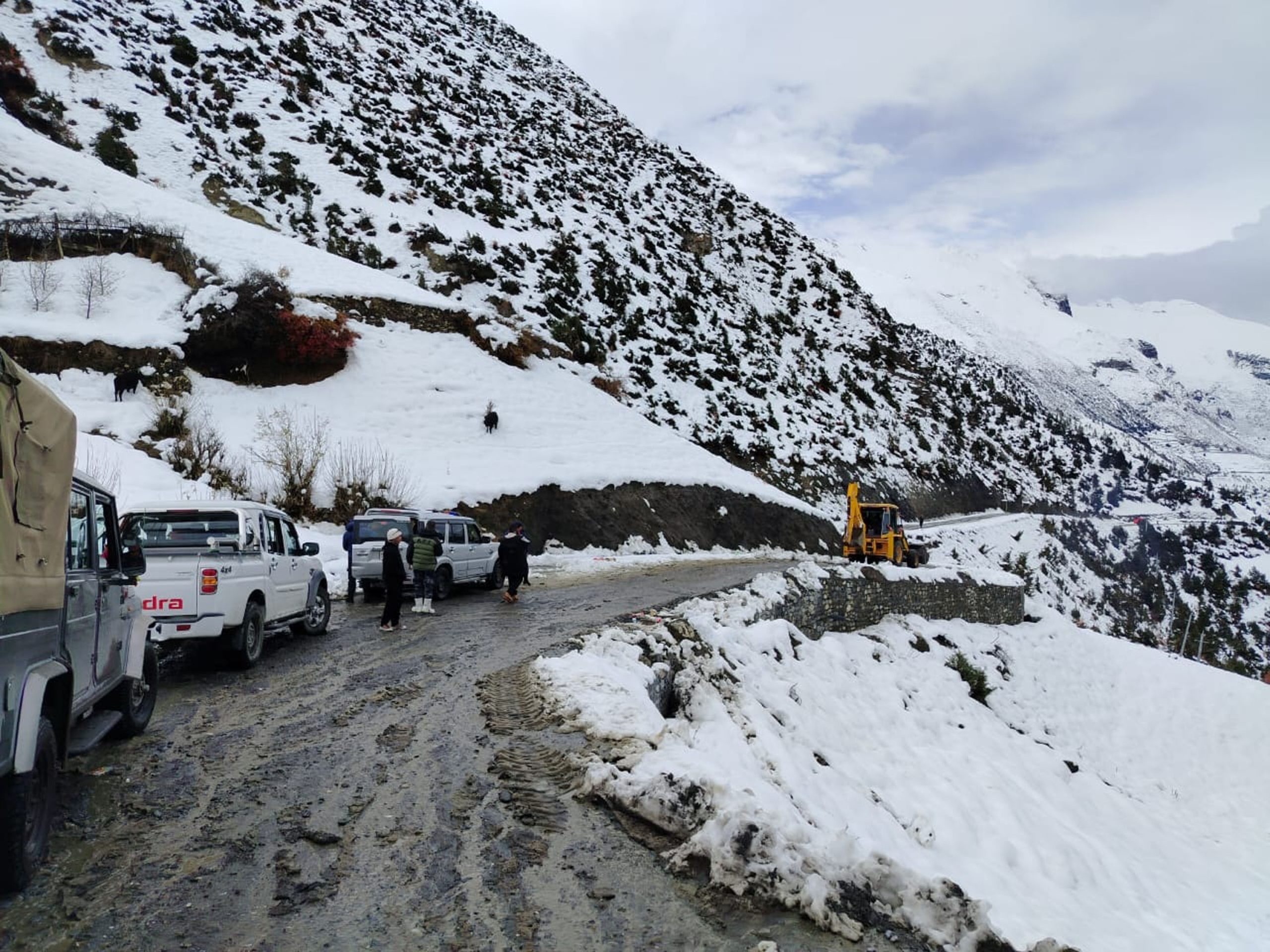 Injured tourist waiting for rescue in Manaslu area