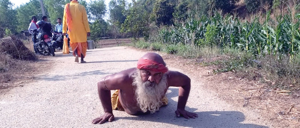 Indian Sadhu begins pilgrimage to Pashupatinath Temple from Sultangunj